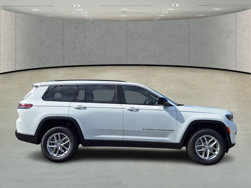 2025 Jeep Grand Cherokee Laredo X photo 4