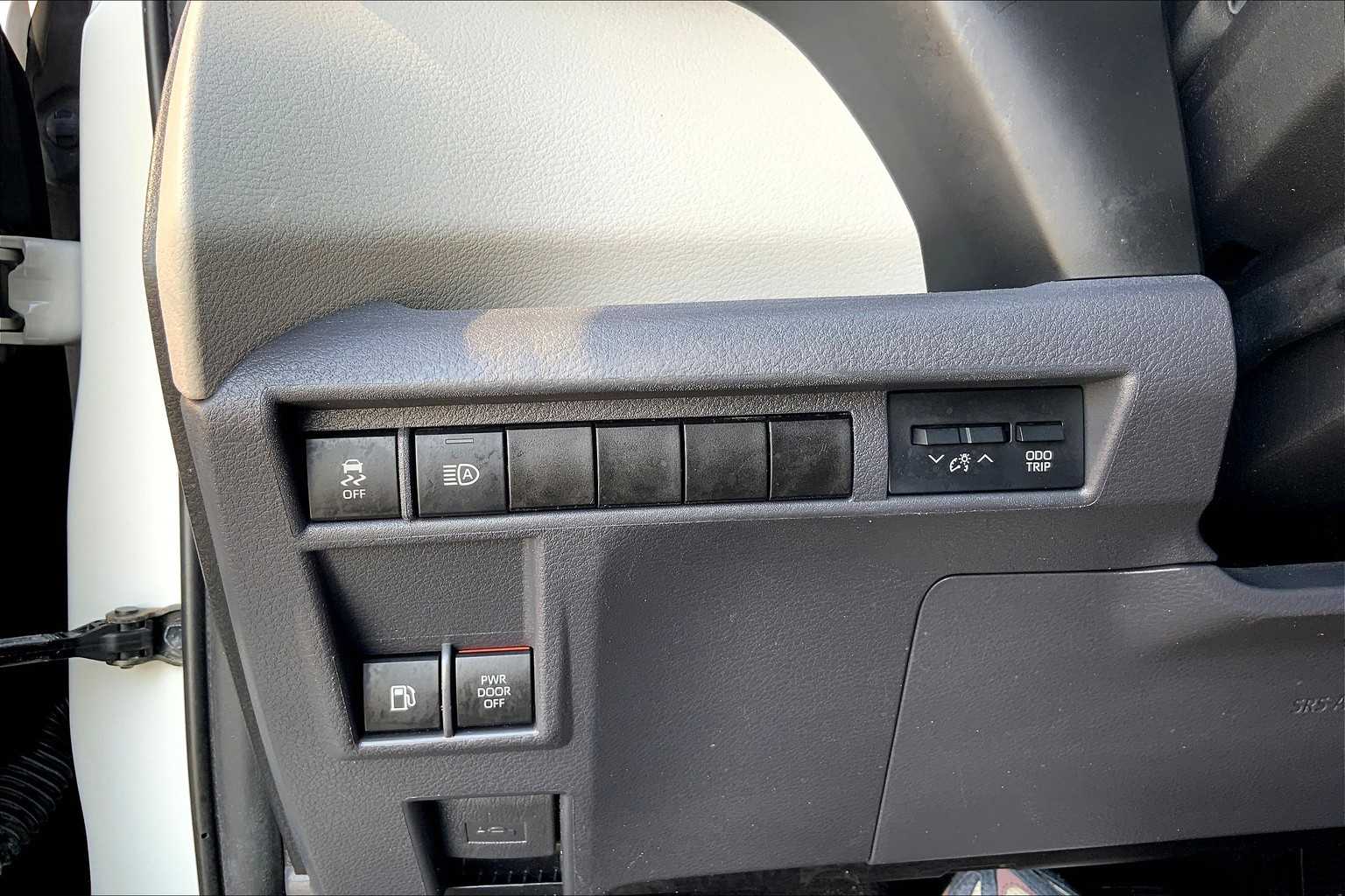 2021 Toyota Sienna LE photo 28