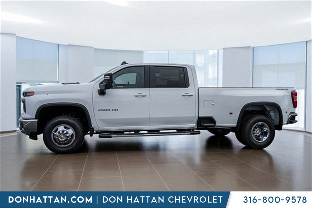 2026 Chevrolet Silverado 3500HD LT photo 2