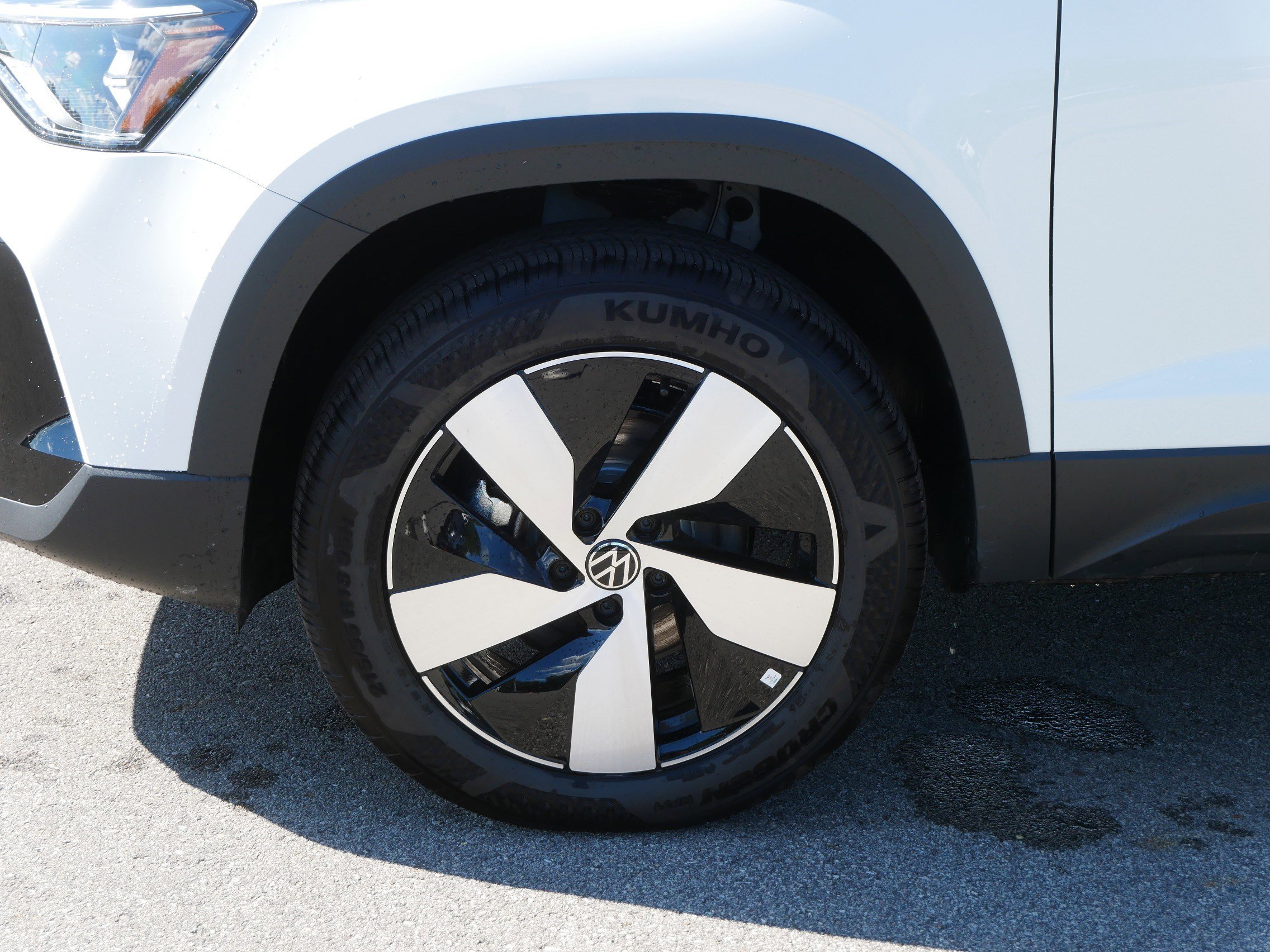 2025 Volkswagen Taos S photo 3