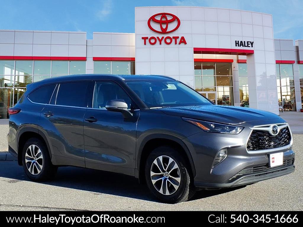 2022 Toyota Highlander XLE's photo