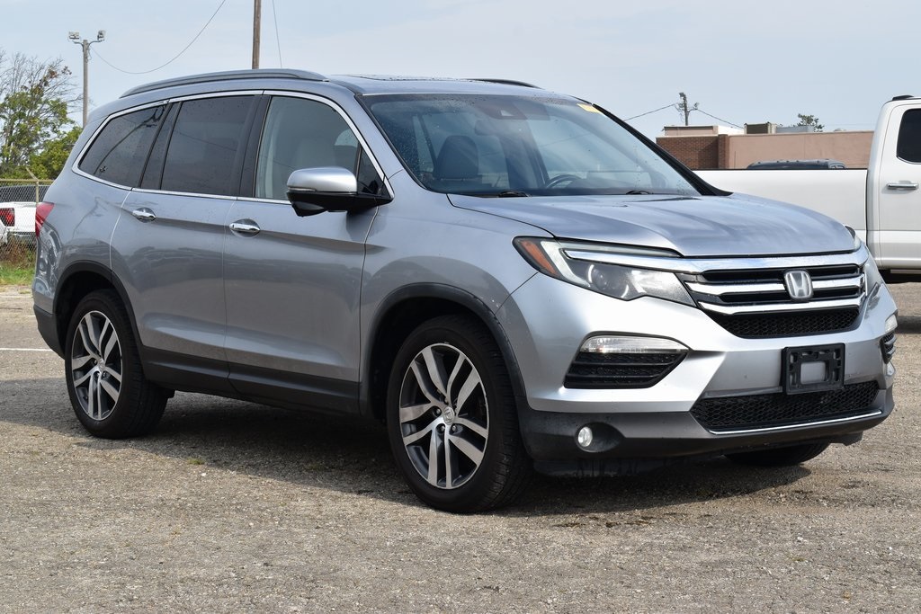 2017 Honda Pilot Touring photo 2