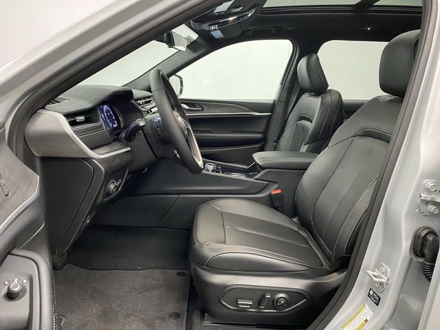 2025 Jeep Grand Cherokee Limited photo 4