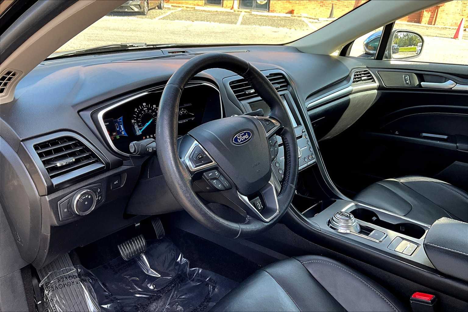 2019 Ford Fusion Hybrid Titanium photo 16