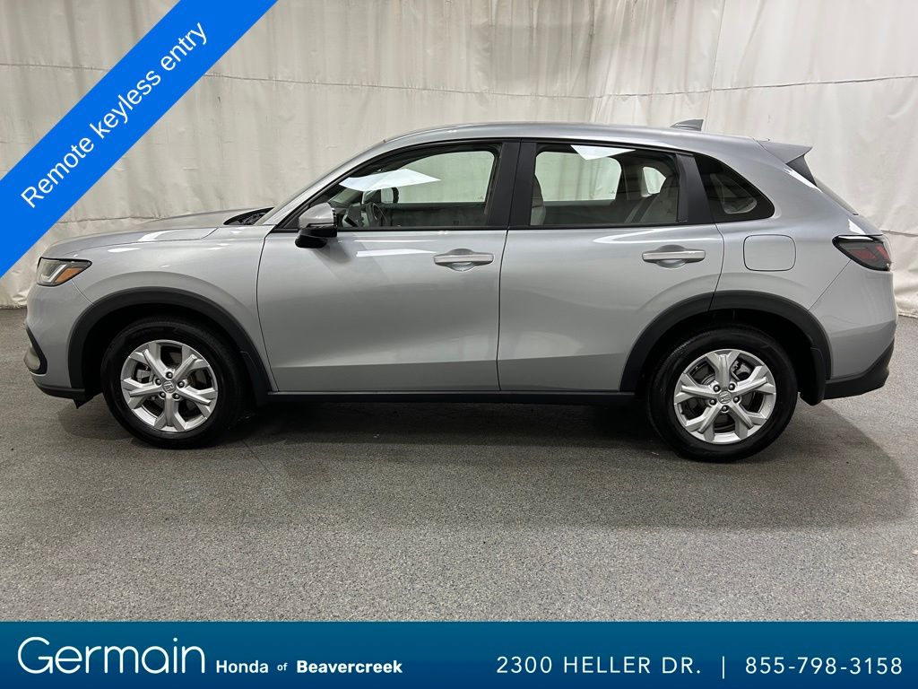 2025 Honda HR-V LX photo 3