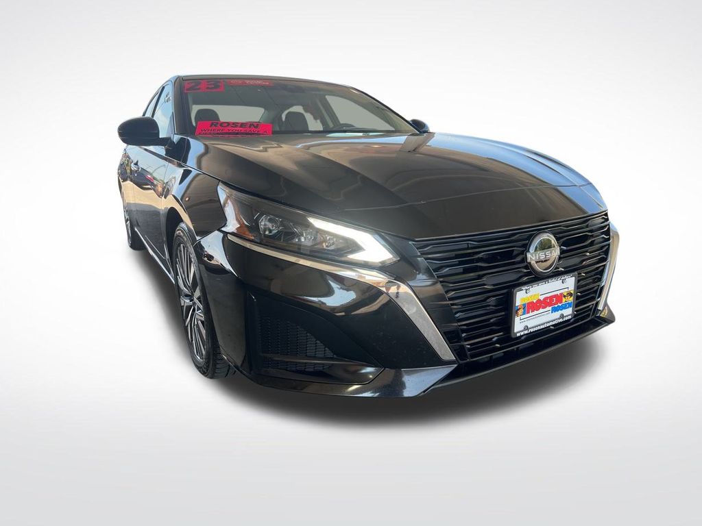 2023 Nissan Altima SV photo 3