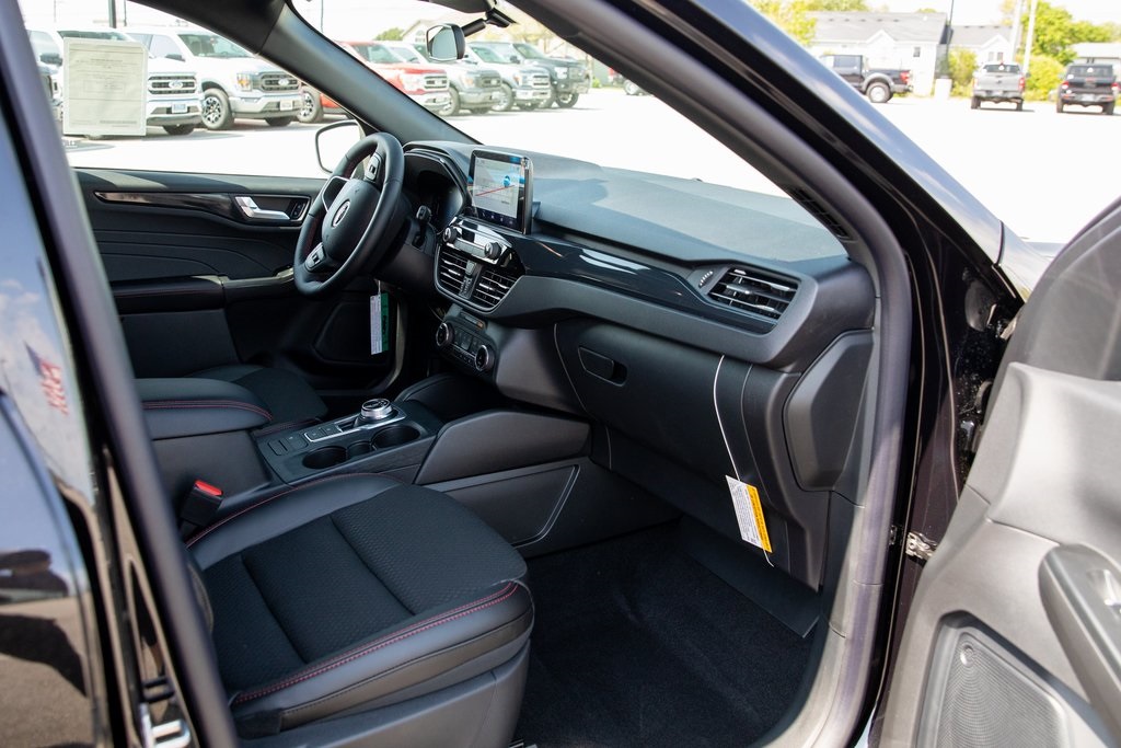 2025 Ford Escape ST-Line photo 22