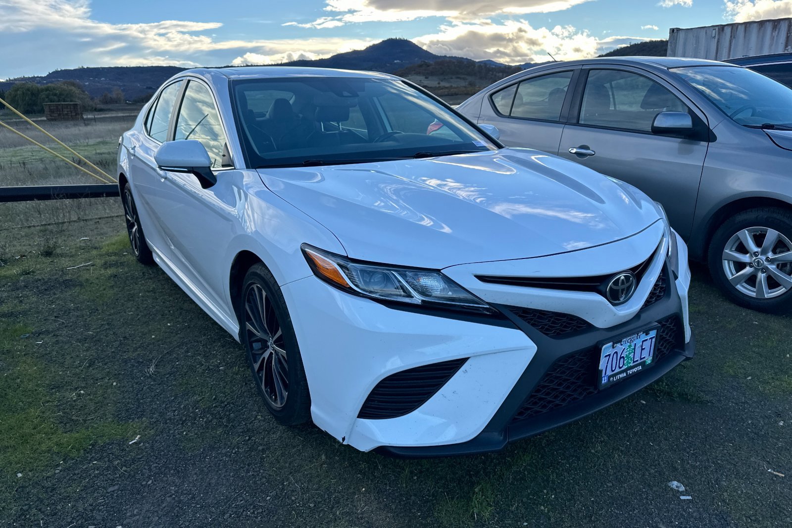 2019 Toyota Camry LE photo 2