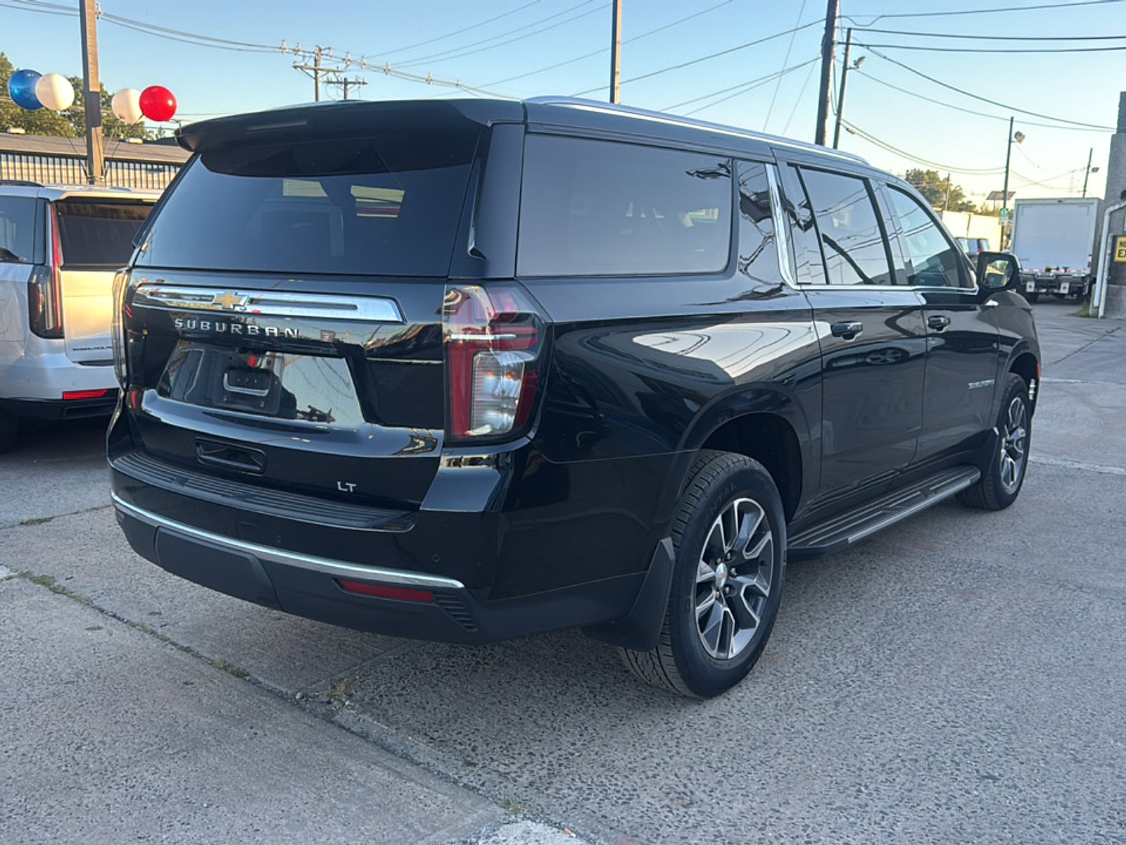 2023 Chevrolet Suburban LT photo 2