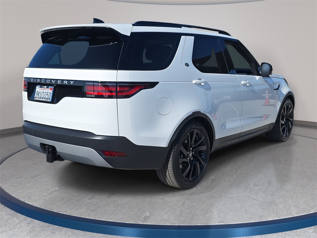 2024 Land Rover Discovery S photo 2