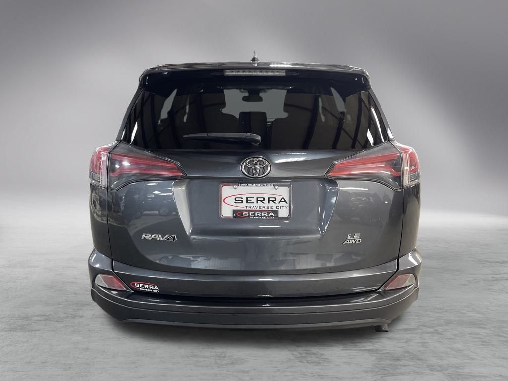 2017 Toyota RAV4 LE photo 4