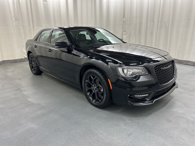 2023 Chrysler 300 Touring L's photo