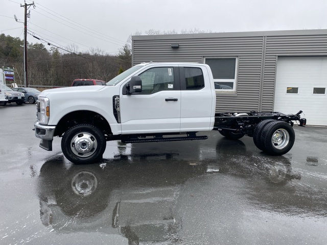 2025 Ford F-350 XL photo 4