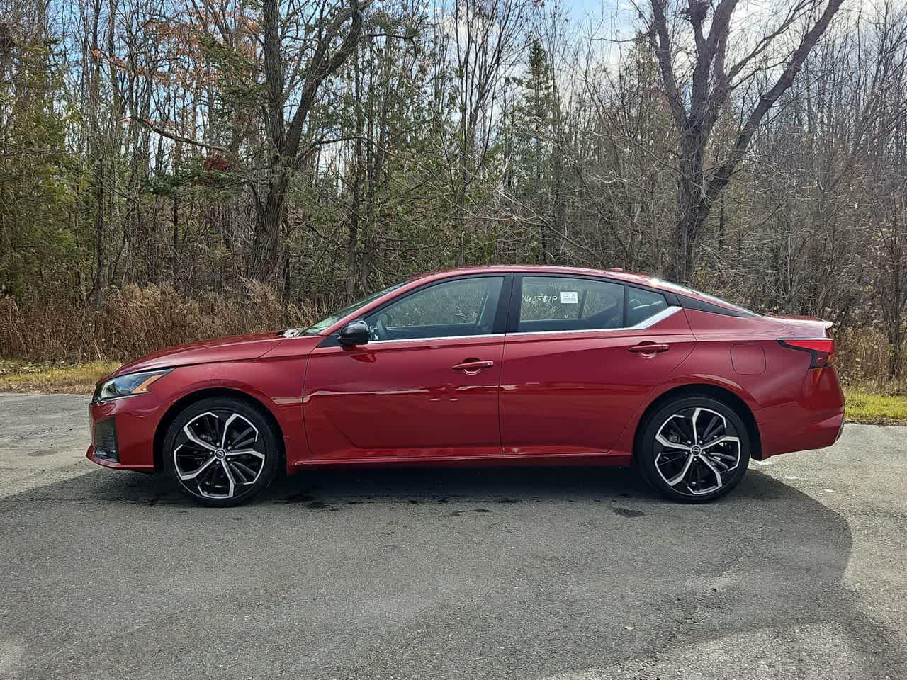 2023 Nissan Altima SR's photo