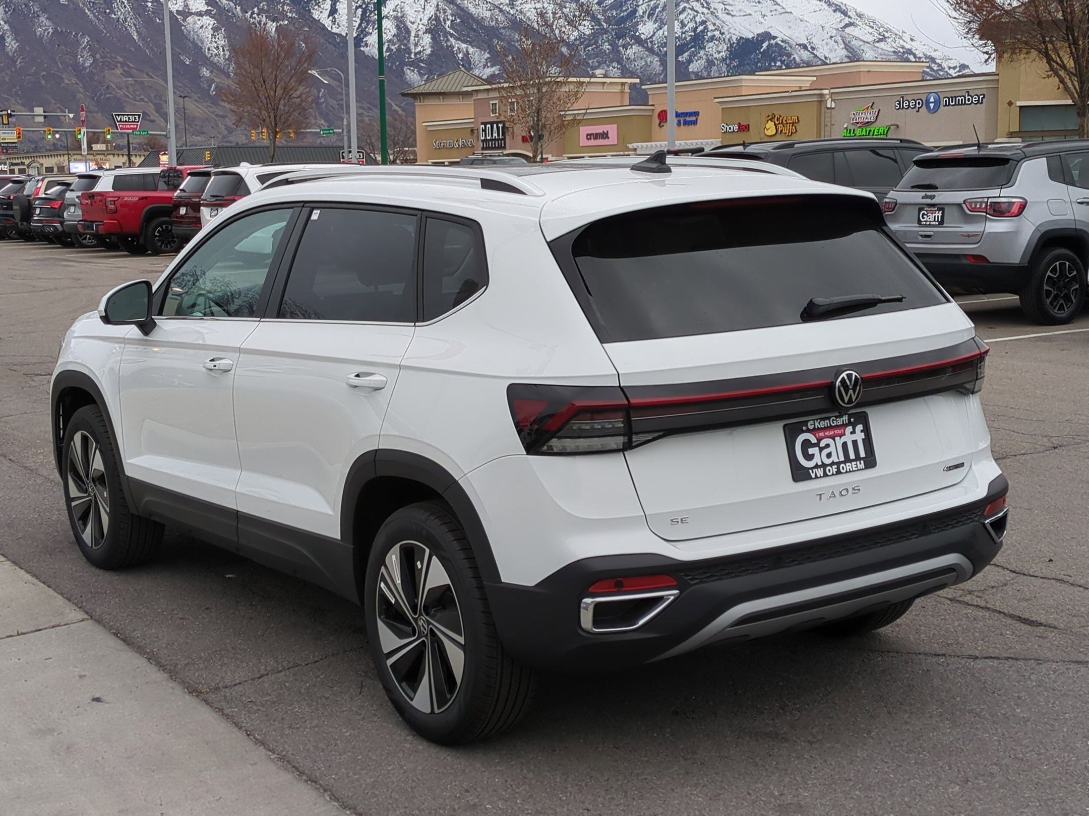 2025 Volkswagen Taos SE photo 5