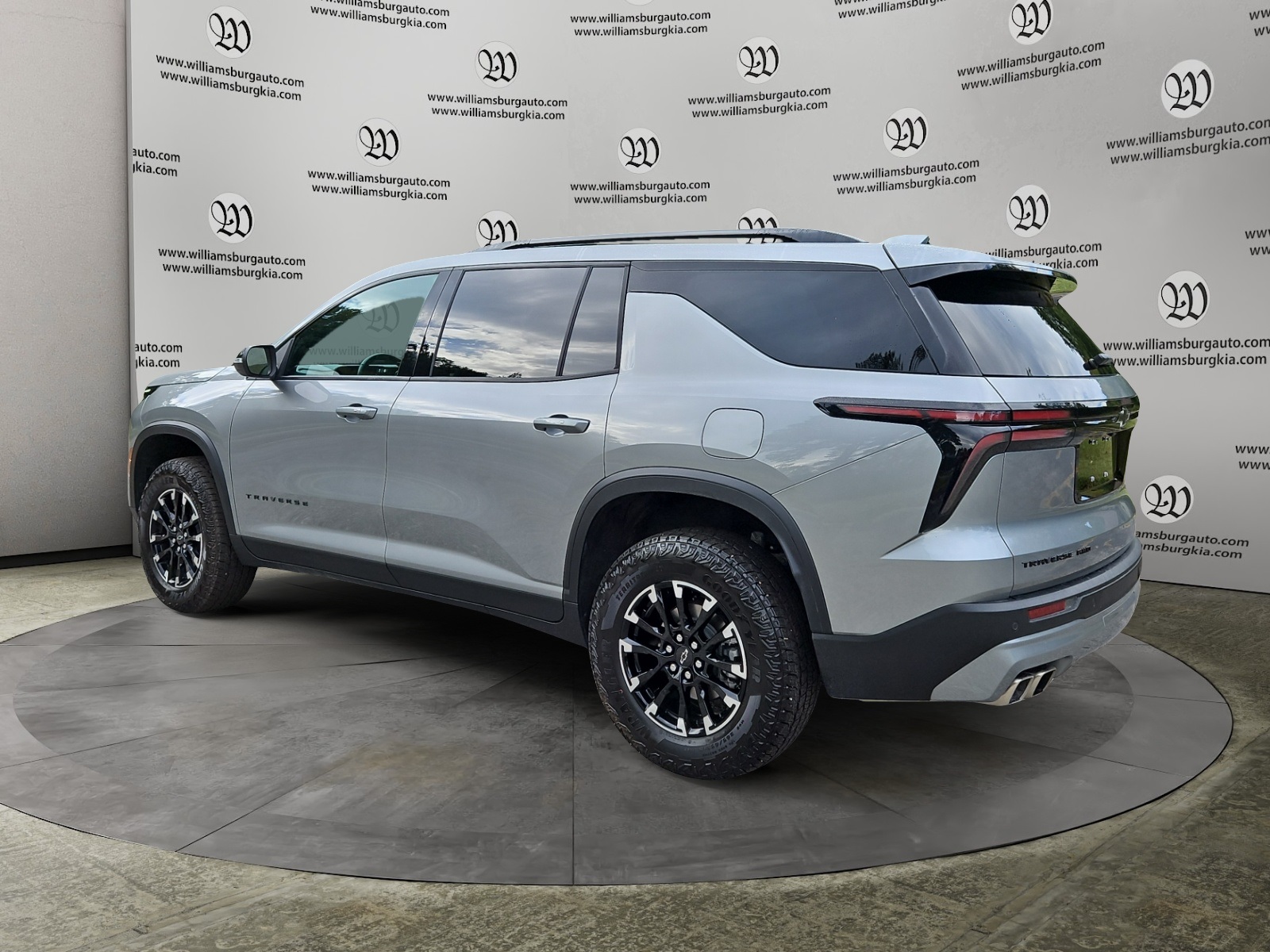 2025 Chevrolet Traverse Z71 photo 2