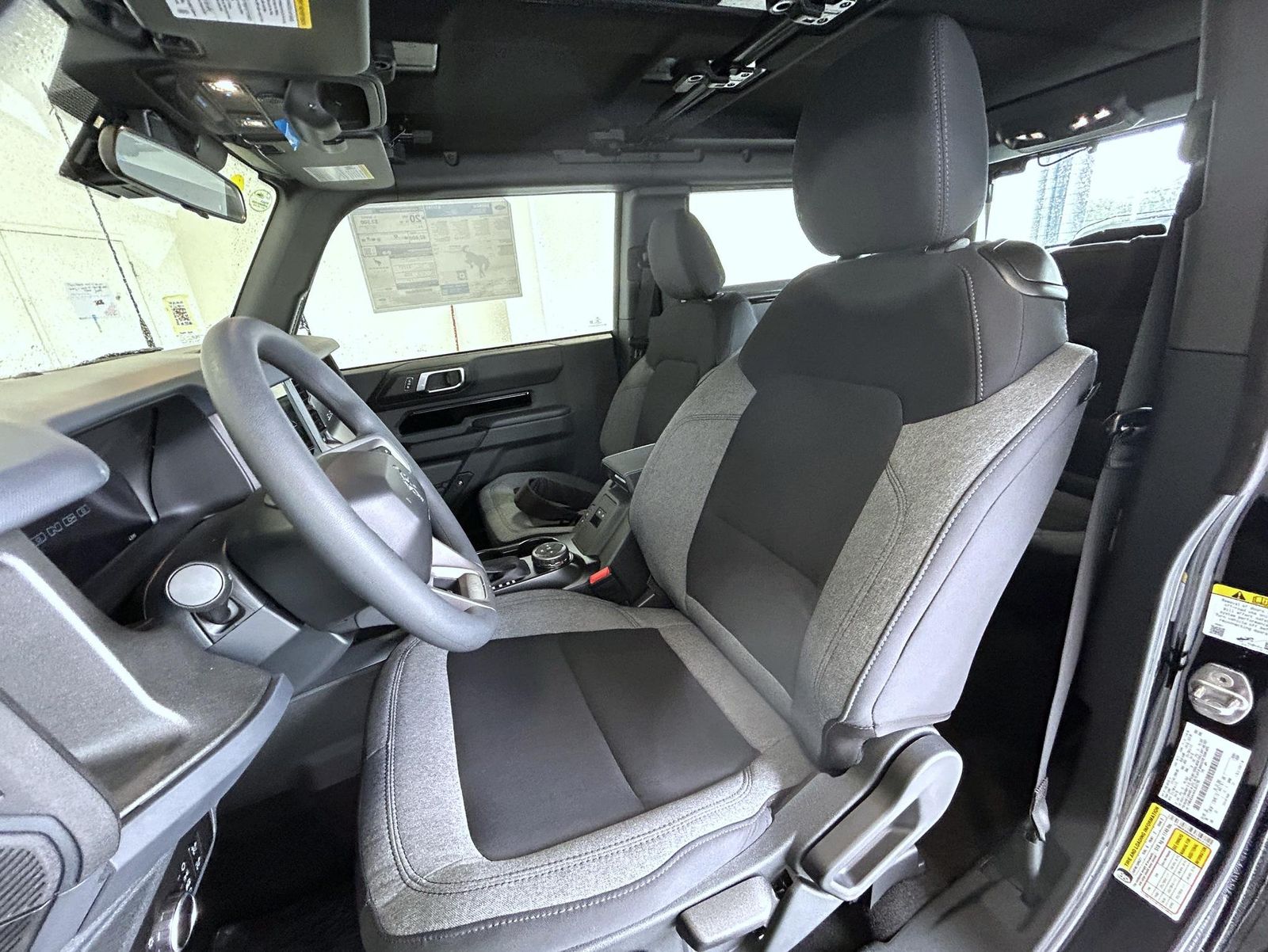 2025 Ford Bronco Base photo 8