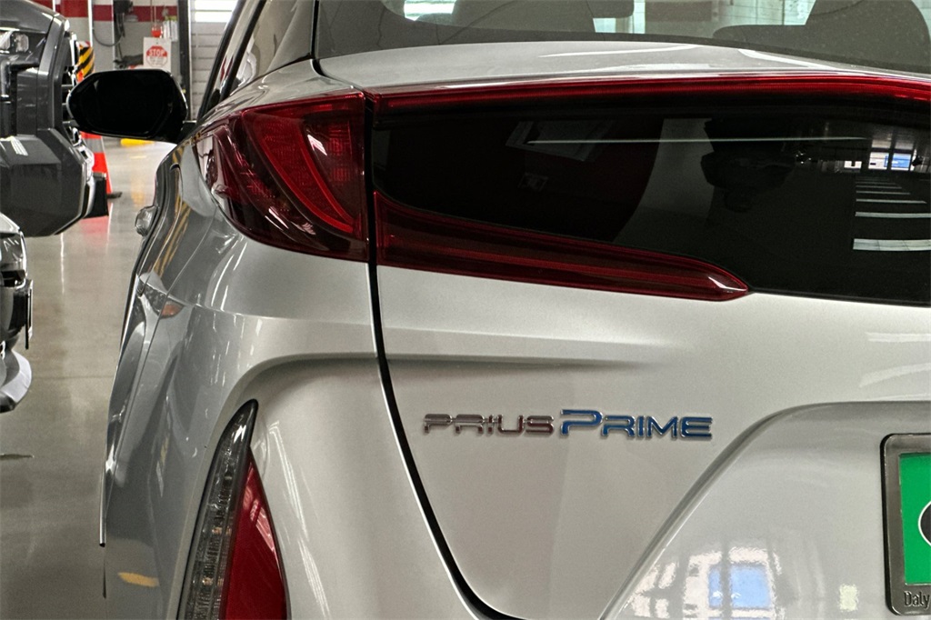 2020 Toyota Prius Prime XLE photo 24