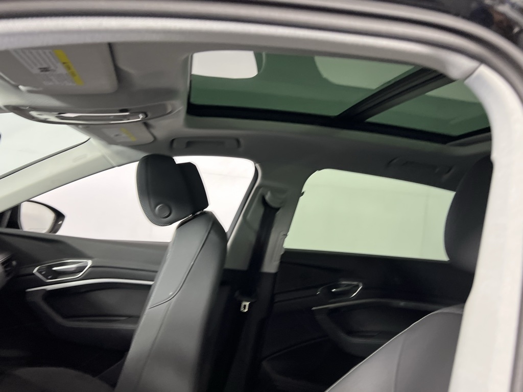 2023 Audi e-tron Premium photo 15