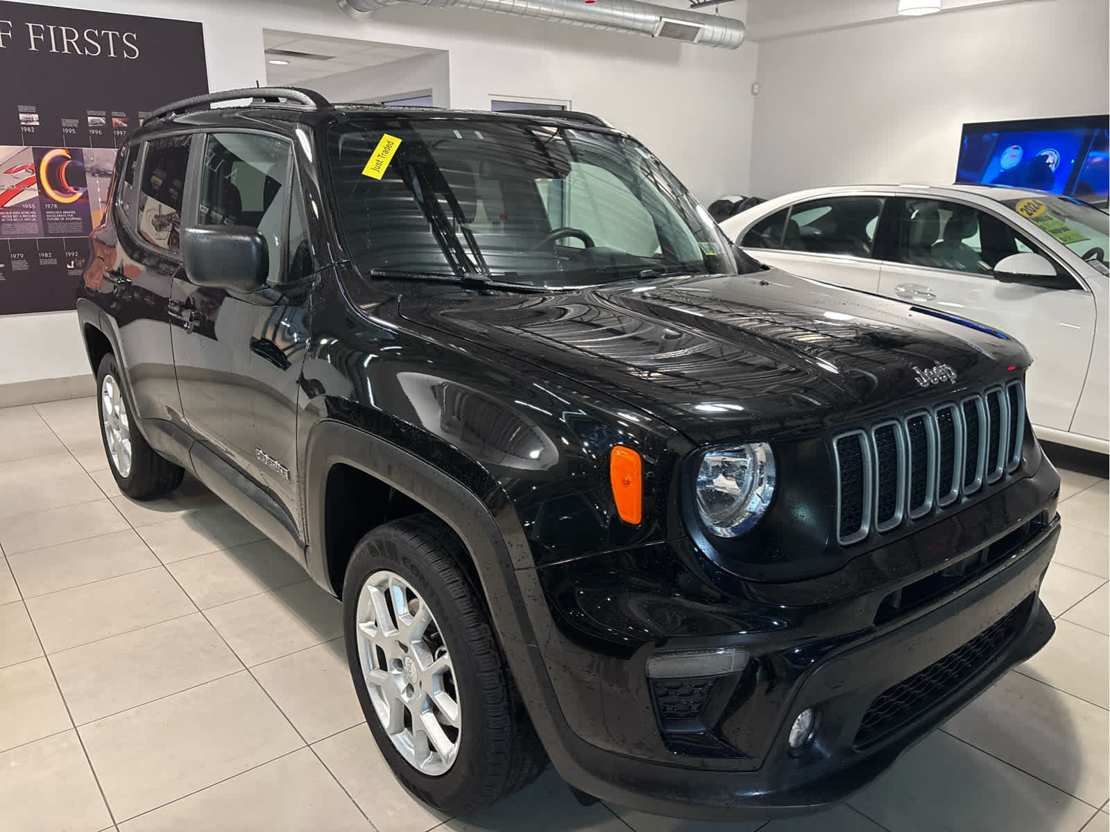 2023 Jeep Renegade Latitude photo 2