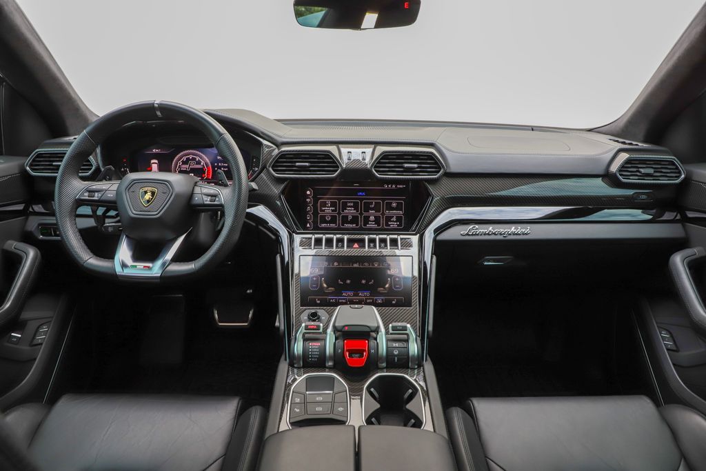 2021 Lamborghini Urus photo 2