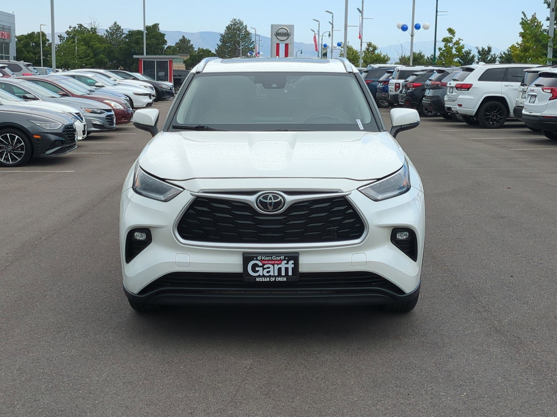 2021 Toyota Highlander XLE photo 7