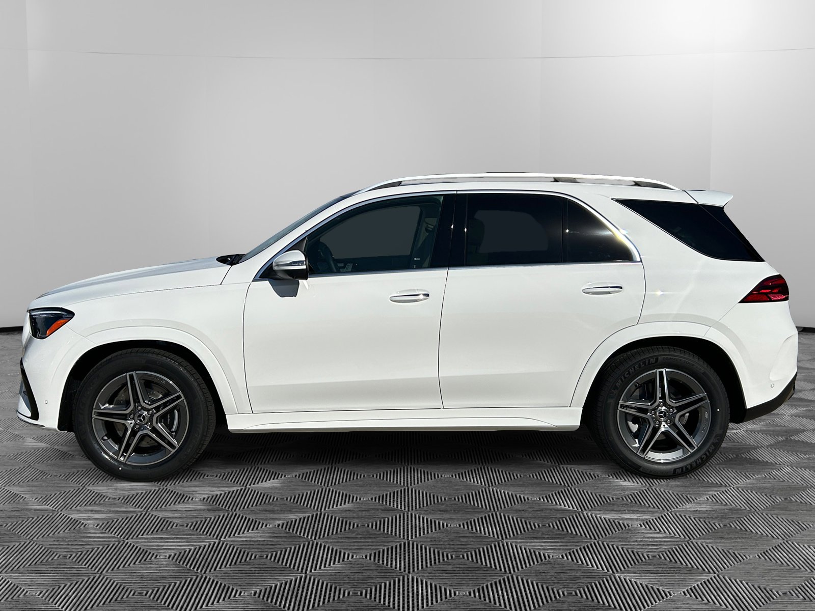 2026 Mercedes Benz GLE 450 4MATIC photo 2