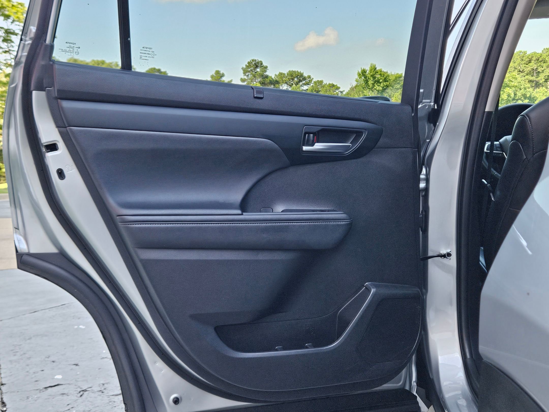 2024 Toyota Highlander XLE photo 22