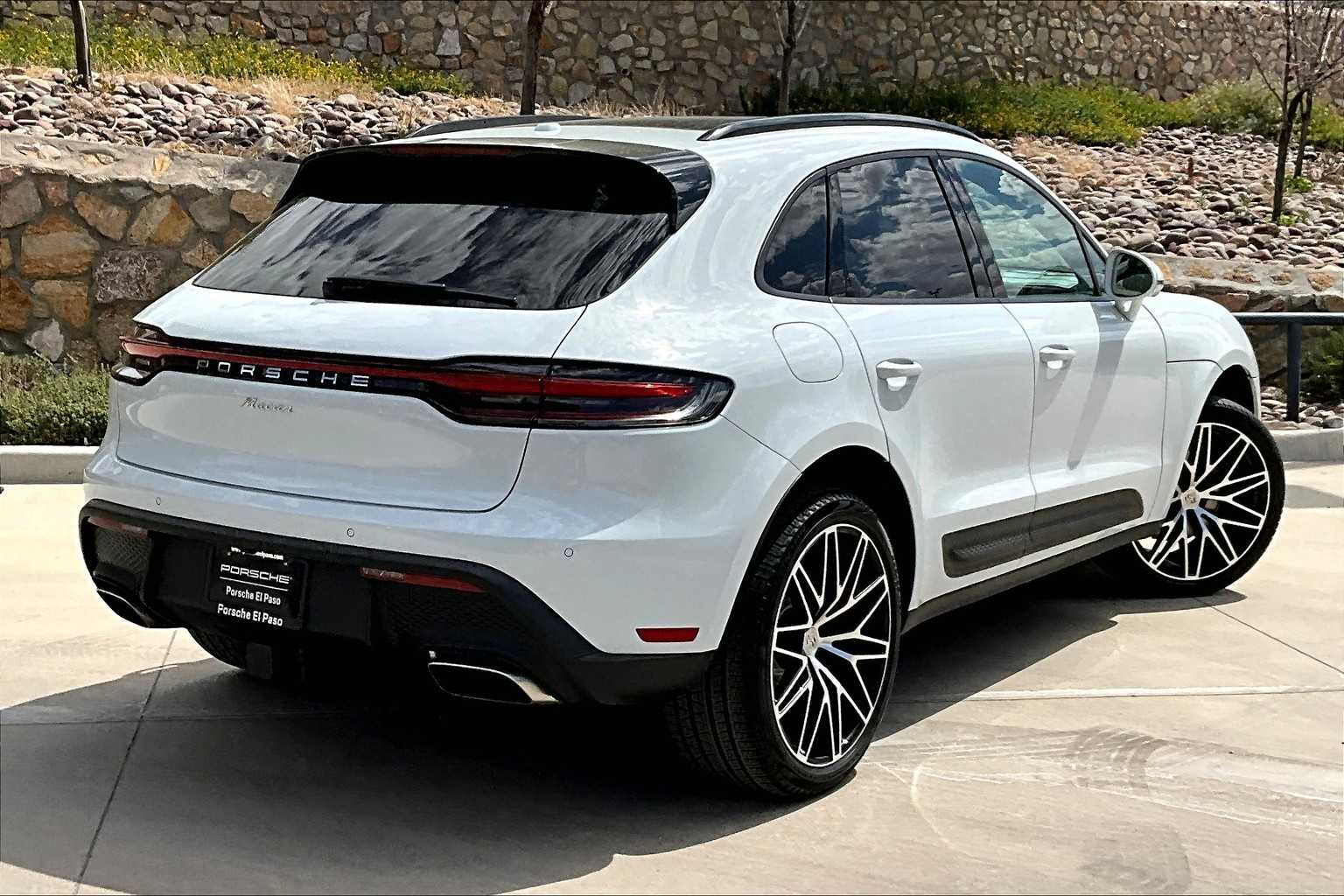 2026 Porsche Macan T photo 7