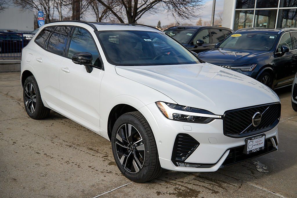 2026 VOLVO XC60 - Image 3