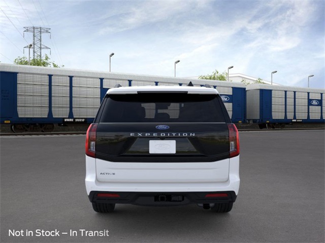 2025 Ford Expedition photo 3