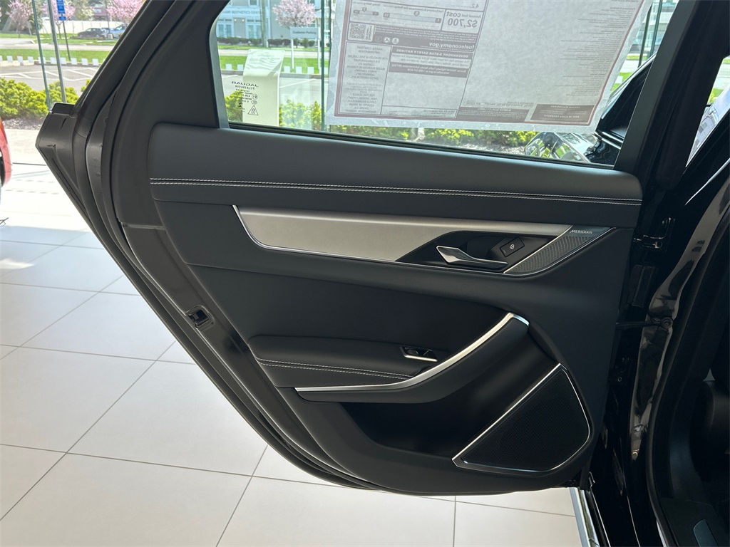 2024 Jaguar XF P300 R-Dynamic SE photo 19