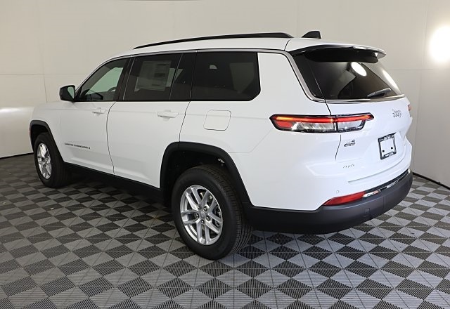 2025 Jeep Grand Cherokee Laredo Altitude photo 2