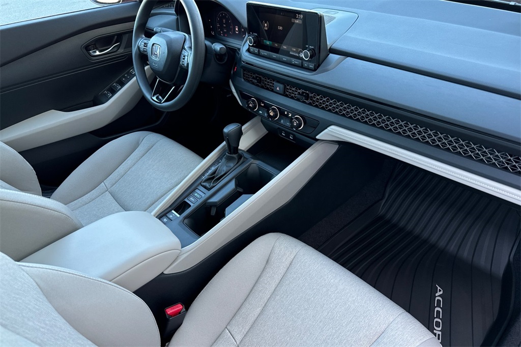 2025 Honda Accord LX photo 16