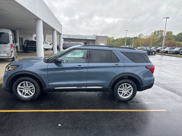 2025 Ford Explorer photo 4