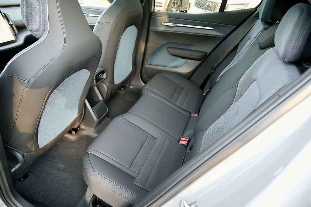 2026 VOLVO EX30 - Image 17