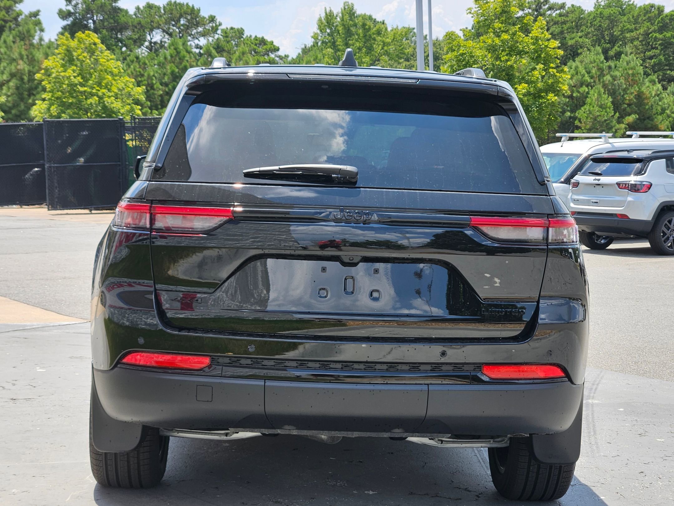 2025 Jeep Grand Cherokee Limited photo 4