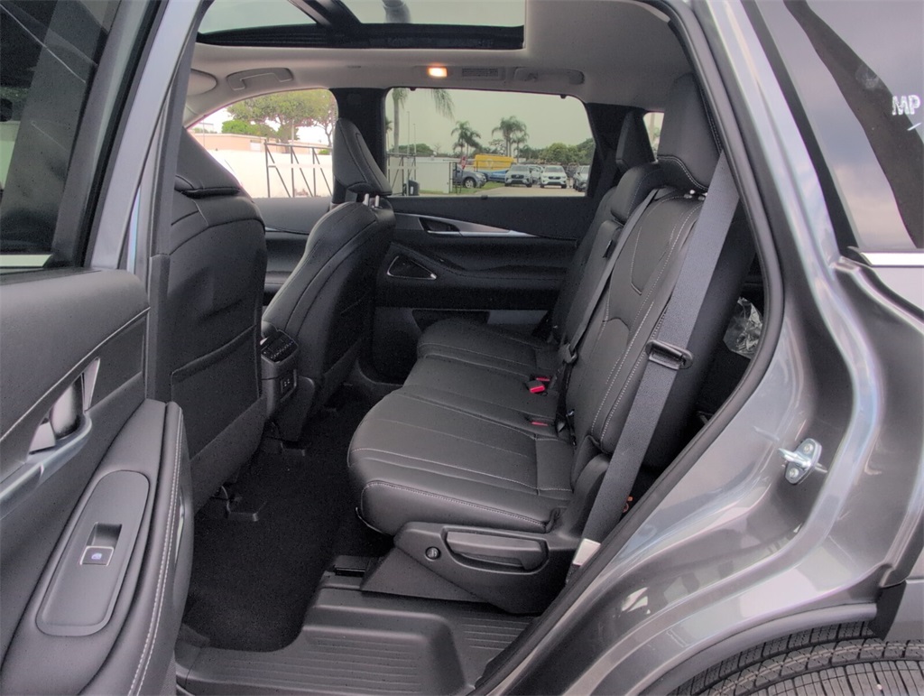 2026 Infiniti QX60 Luxe photo 7