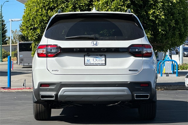 2025 Honda Pilot Touring photo 3