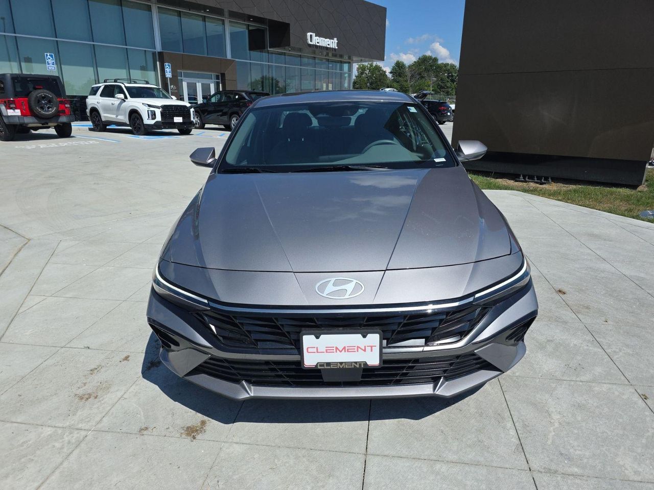 2025 Hyundai Elantra SEL Convenience photo 2