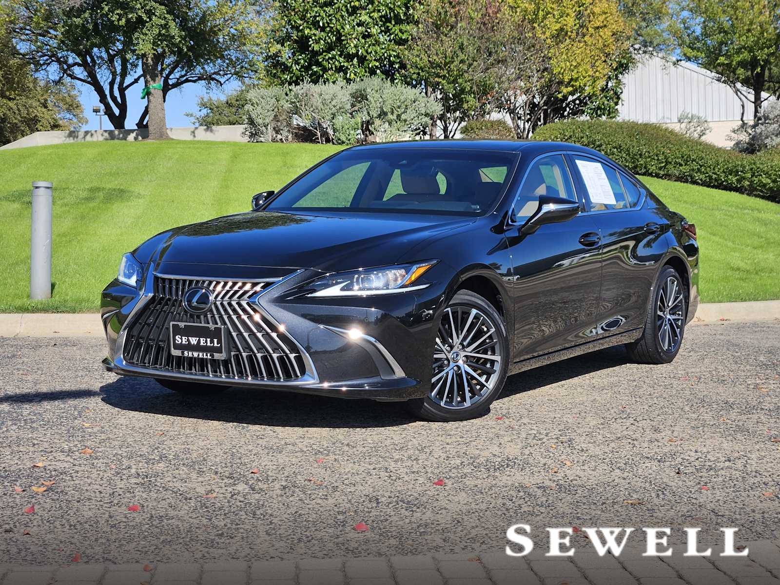 2024 Lexus ES 350's photo