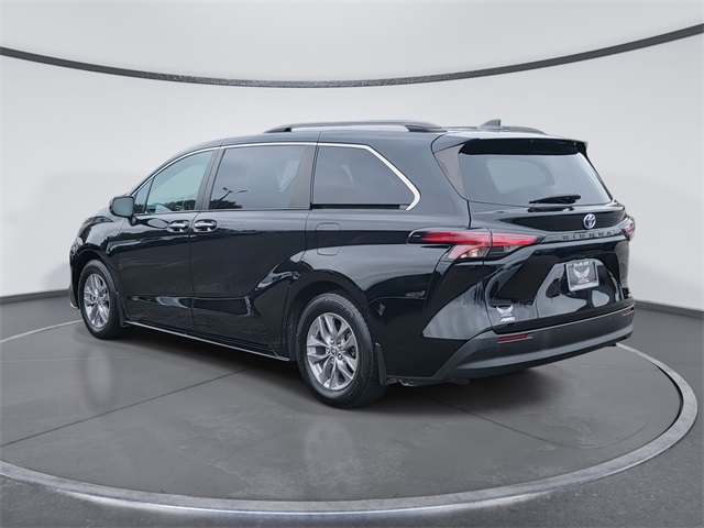 2022 Toyota Sienna XLE photo 4