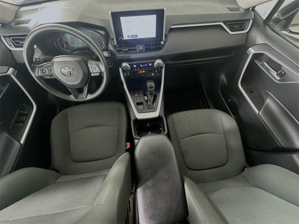 2024 Toyota RAV4 XLE photo 25