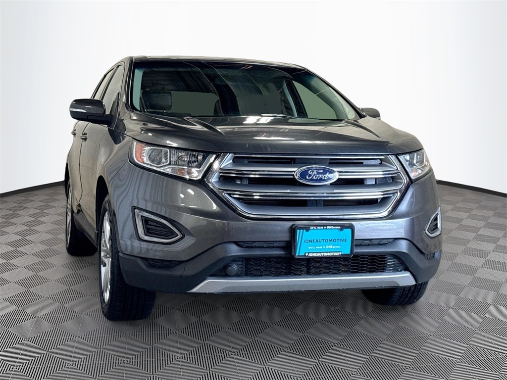 2017 Ford Edge Titanium photo 2