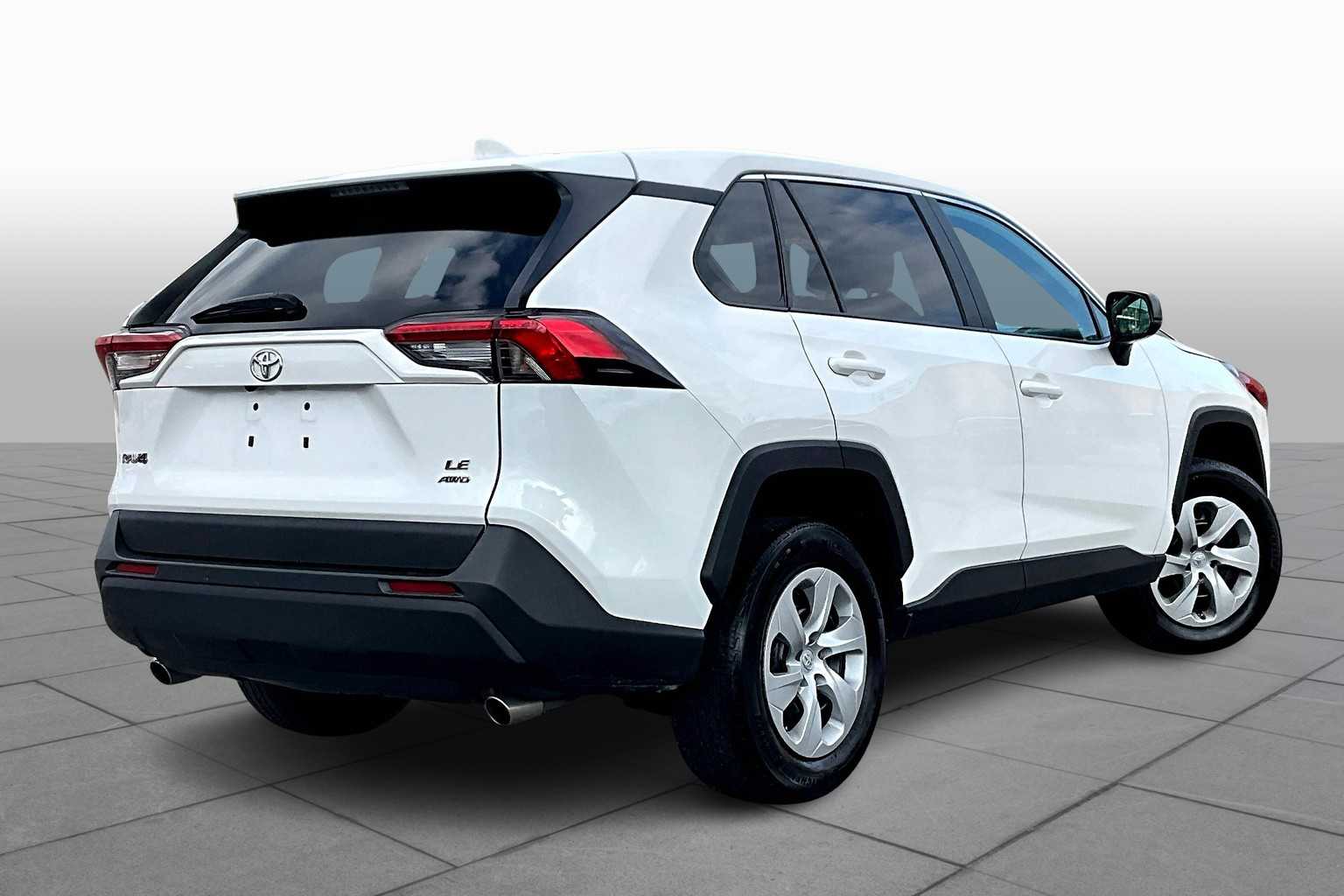 2024 Toyota RAV4 LE photo 5