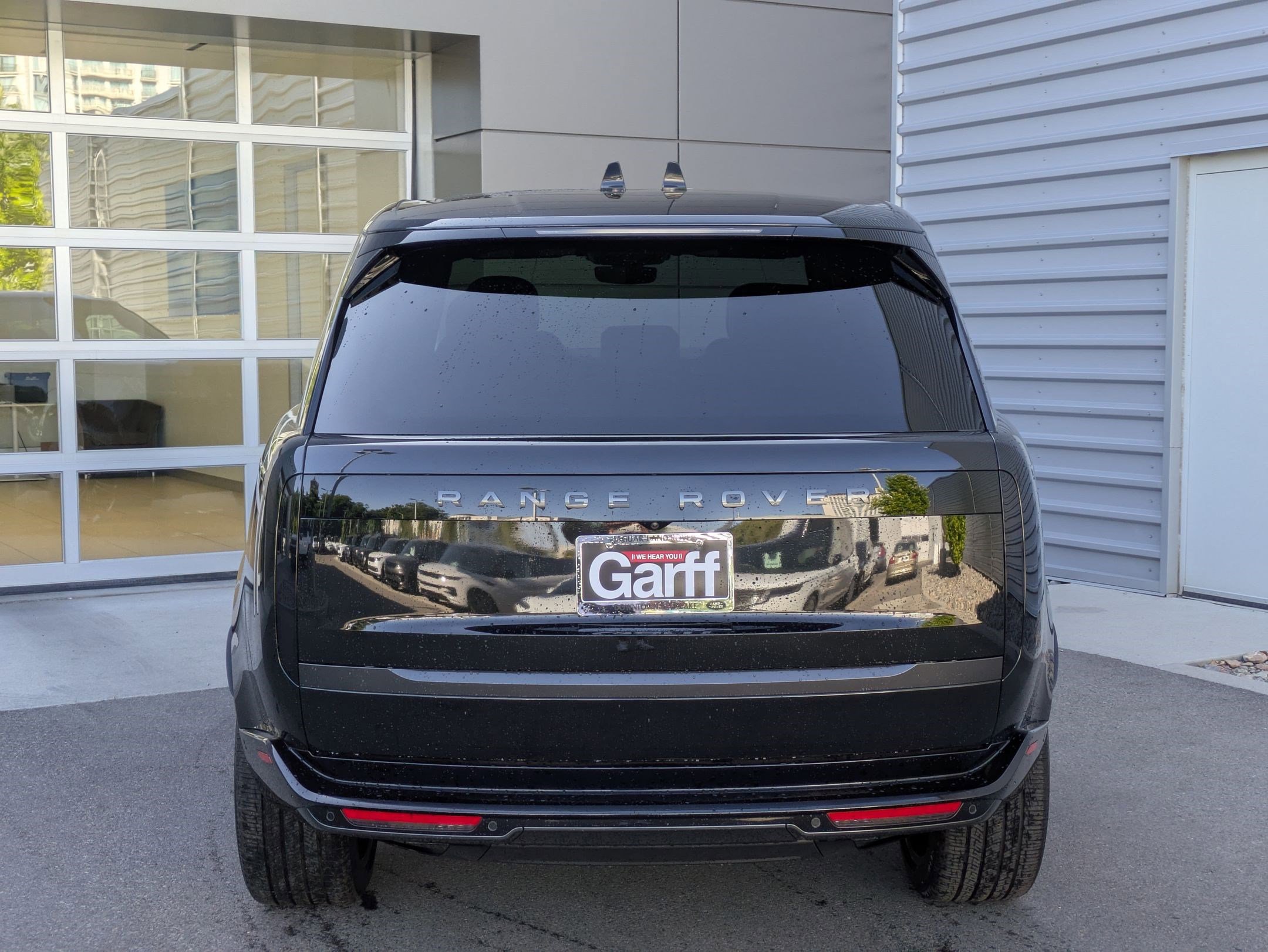 2025 Land Rover Range Rover SE photo 3