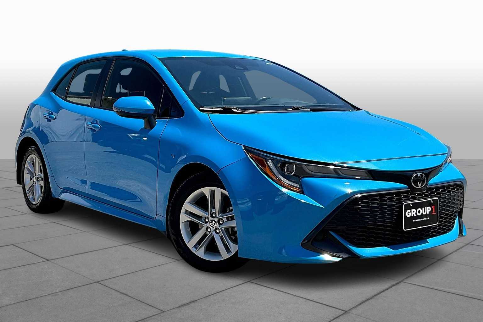Used 2021 Toyota Corolla Hatchback SE with VIN JTND4MBE5M3143130 for sale in Northfield, Minnesota