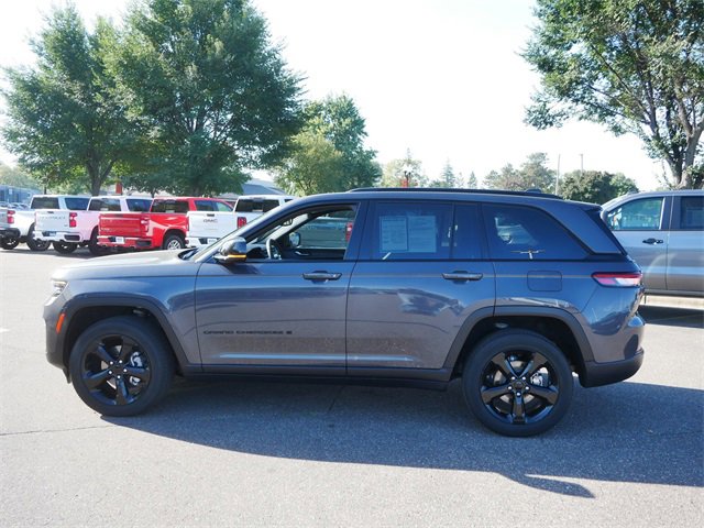 2024 Jeep Grand Cherokee Altitude photo 3