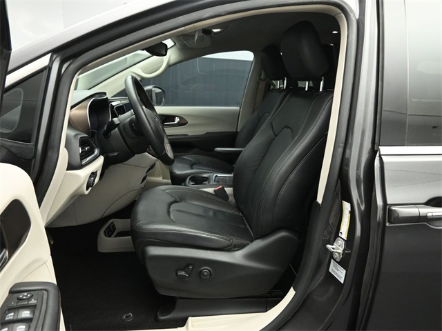 2017 CHRYSLER PACIFICA - Image 10