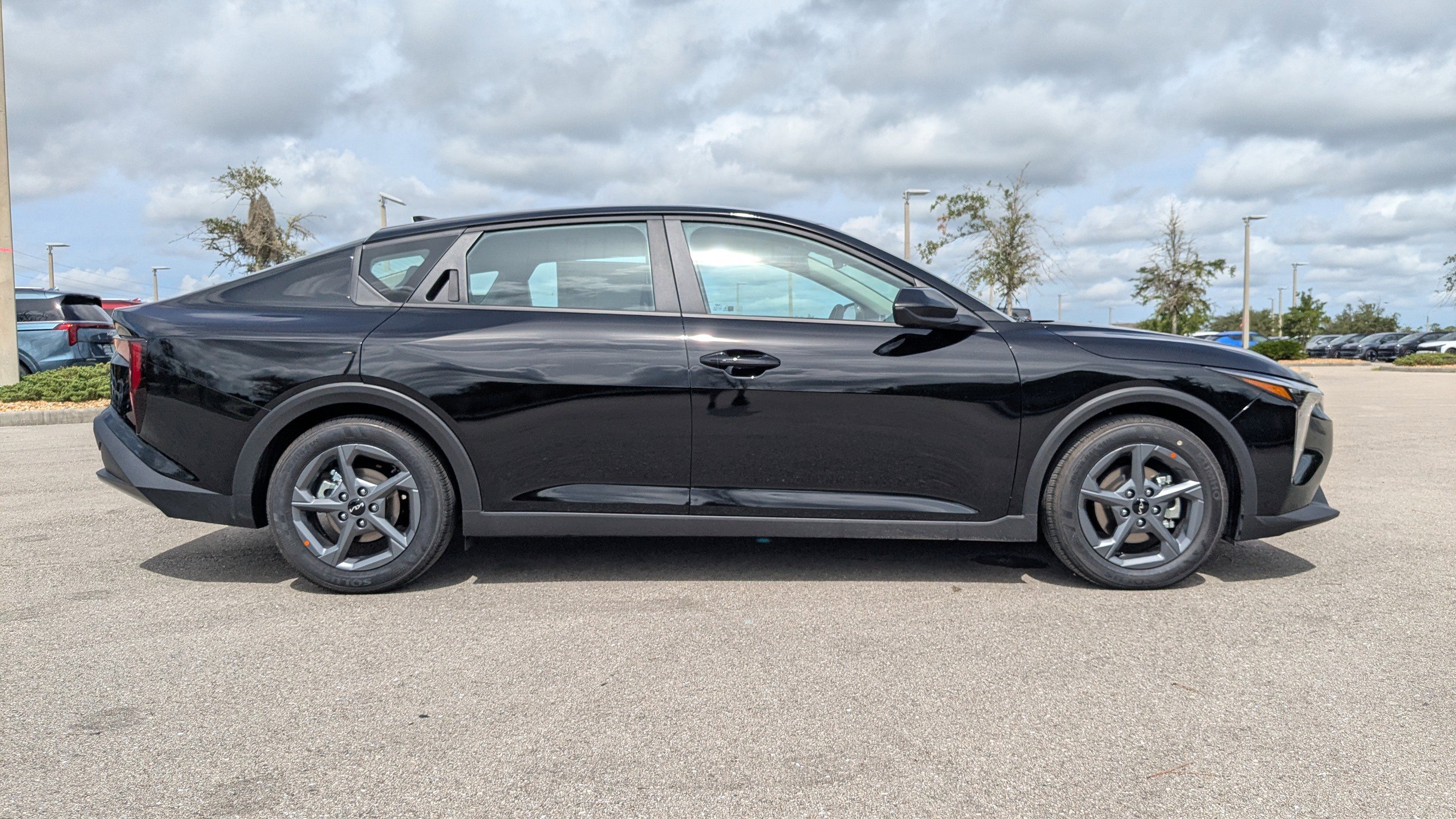 2025 Kia K4 LXS photo 3